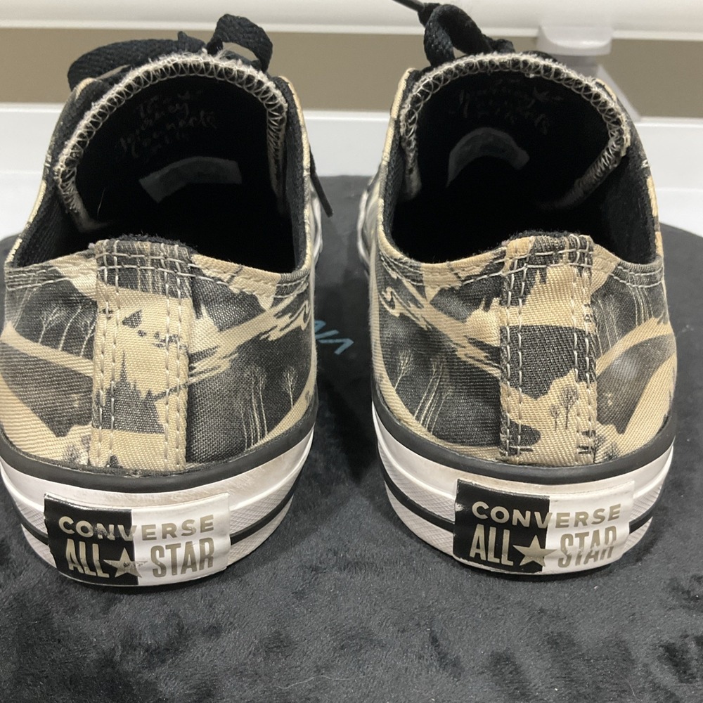 Converse Disney Frozen 2 All Star Low Top Men's 7 Women's 9 - Picture 3 of 7